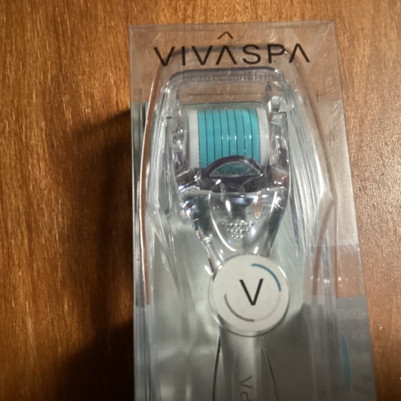 Vivaspa Beauty Redefined Microneedle Facial Roller Bundle of 2 New - Picture 5 of 12